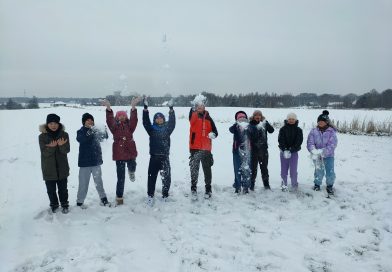 Ze smartfonem na śniegu Ze smartfonem na śniegu